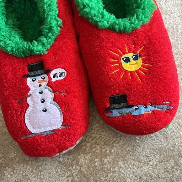 Brand New Ugly Christmas Snoozies Cozy Red Green Slippers Funny Snowman Non-Skid - Picture 2 of 12